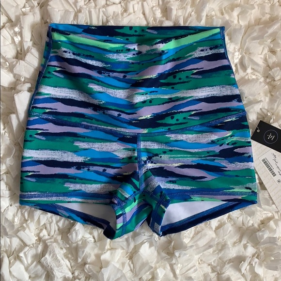 lululemon athletica Pants - 🆕LULULEMON SZ 4 BOOGIE SHORT ROLL-DOWN BNWT
